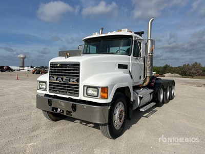 2001 Mack CHU613 8x4 Camion treuil