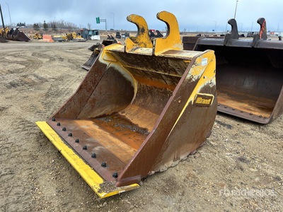 Brandt 68 in Q/C Cleanup Excavator Bucket - Fits John Deere 350