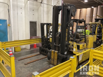 Hyster S155XL2 9000 lb Cushion Tire Chariot Élévateur (Inoperable)