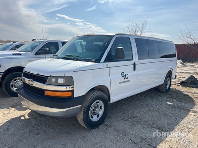 2009 Chevrolet Express 15 Passenger Van