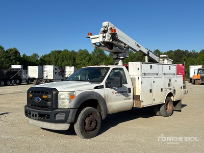 Altec AT235 35 ft on 2011 Ford F-450 4x2 Camion Nacelle