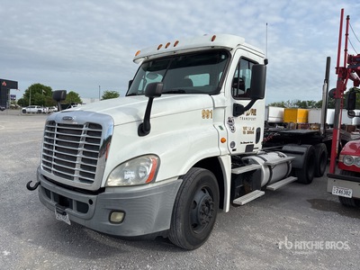 2012 Freightliner Cascadia 6x4 Car Carrier Truck