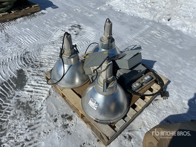 Quantity of (3) 18 in Shop Lights