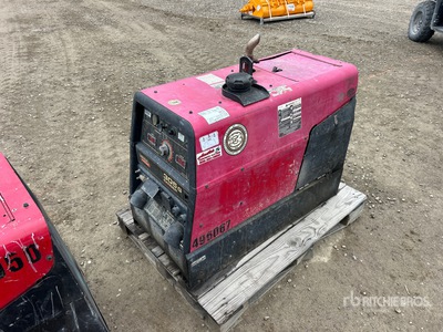 2015 Lincoln 305G Skid-Mounted معدة لحام بمحرك