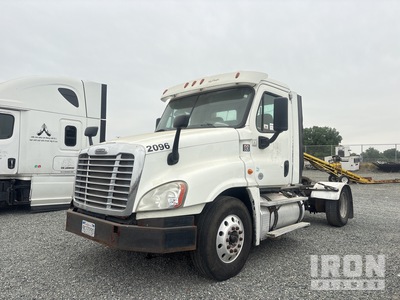 2013 Freightliner Cascadia 125 4x2 S/A Sleeper Truck Tractor (Inoperable)