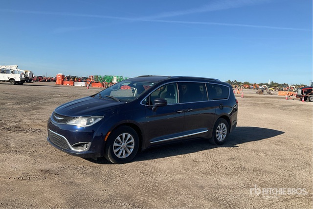 2019 Chrysler Pacifica 2019 Chrysler Pacifica Touring L Minivan