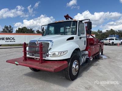 2016 International 4300 4x2 Rig-Up Truck