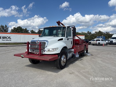 2016 International 4300 4x2 Rig-Up Truck