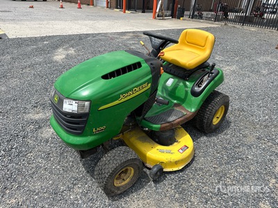 2006 John Deere L100 Ride-On Lawn Mower