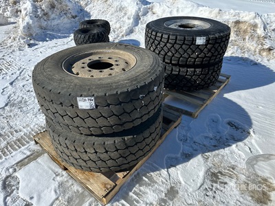 Quantity of (4) 385/65R22.5 اطارات المواصلات