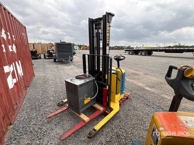 2015 Hyster W40ZA 4000 lb Electric Stacker