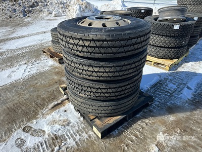 Quantity of (4) Bridgestone M775 11R24.5 اطارات المواصلات