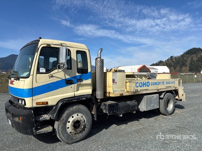 2001 GMC T7500 4x2 Concrete Pump Truck