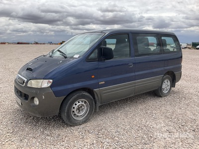 2002 Hyndai H-1 6 Passagiersbusje