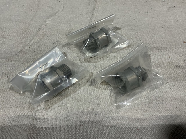 (5) Hydro-Aire 81839 Boss Couplings