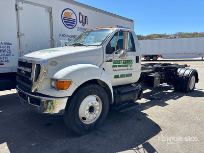 2015 Ford F-650 4x2 Camión rodante (Inoperable)