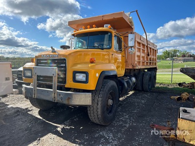 1999 Mack RD690S Tipper Truck