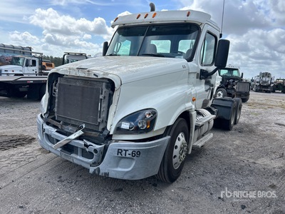 2013 Freightliner Cascadia 125 6x4 T/A Day Cab Truck Tractor