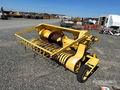 2010 New Holland Metalert III 2 Row 6 ft 6 in Auger Windrow Forage Harvester