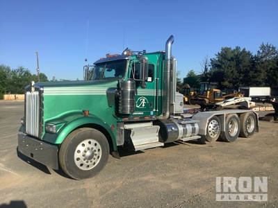 2013 Kenworth W900 8x4 Tri/A Dagcabine Trekker