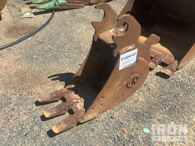 John Deere 12 in Digging Excavator Bucket