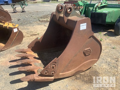 Hensley 48 in Digging Excavator Bucket - Fits Komatsu 210