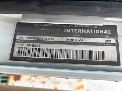 2002 International 9400i 6x4 شاحنة قلابة /محورين
