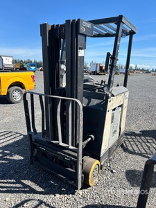 2006 Crown RC3020-40 4825 lb شاحنة رفع كهربائية