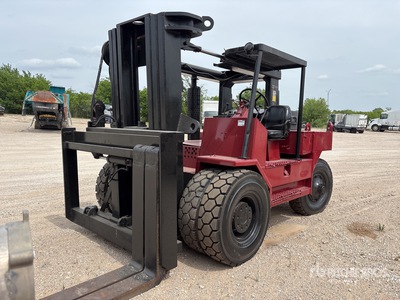 Taylor Y30 WOS 30000 lb Pneumatic Tire Chariot Élévateur (Inoperable)