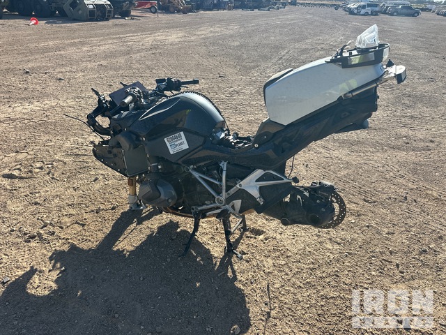 photos & videos