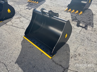 42 in Cleanup Excavator Bucket