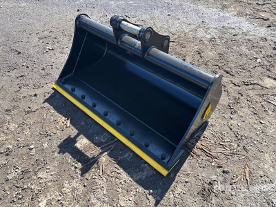 42 in Cleanup Excavator Bucket