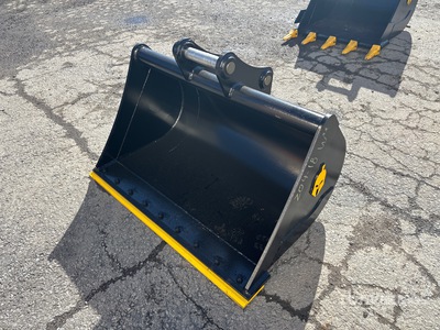 48 in Cleanup Excavator Bucket