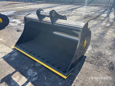 72 in Cleanup Excavator Bucket