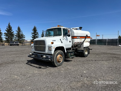 1995 Ford LN800 4x2 Camion cisterna de agua