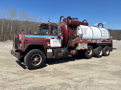 1988 Presvac on 1988 Mack RD688S 8x4 Vacuum Tanker Truck