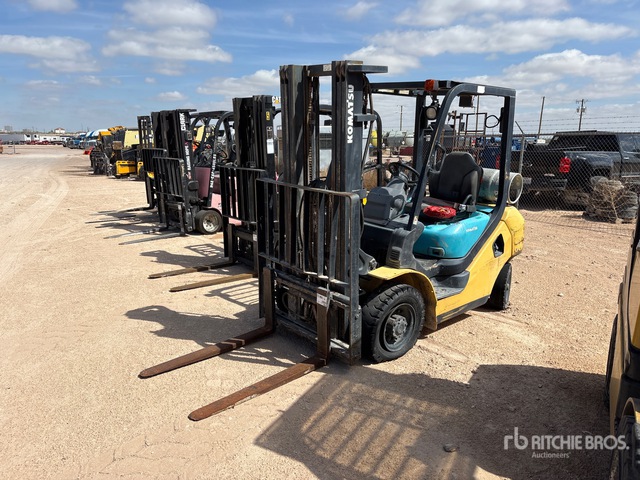 2007 Komatsu FG25T16 4650 lb Pneumatic Tire Forklift