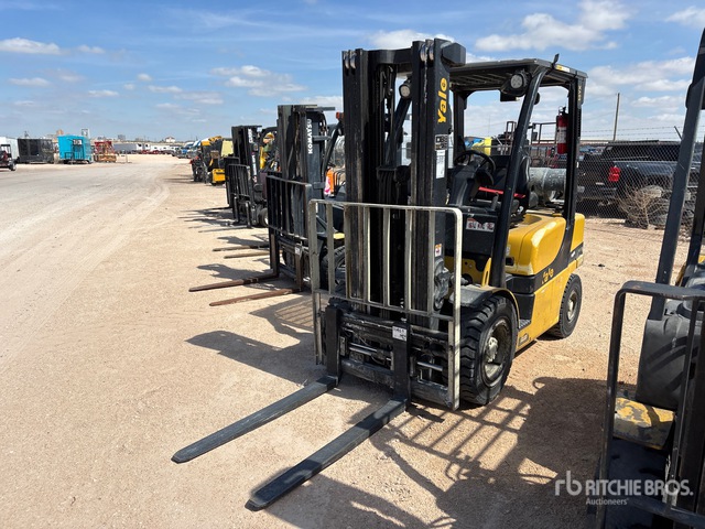 2015 Yale GLP050VXNDSE086 4750 lb Pneumatic Tire Forklift