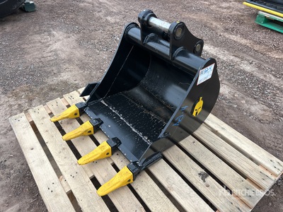 Trojan 35CL 24 in Q/C Digging Excavator Bucket - Fits Cat 303/303.5/304, Case, New Holland, Kobelco SK35, Deere/Hitachi 35D/G (Unused)