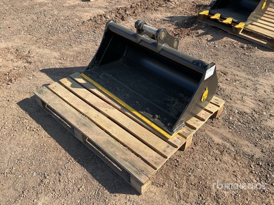 Trojan 35CL 42 in Q/C Cleanup Excavator Bucket - Fits Cat 303/303.5/304, Case, New Holland, Kobelco SK35, Deere/Hitachi 35D/G (Unused)
