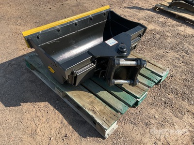 Trojan 35CL 42 in Q/C Hydraulic Tilting Excavator Bucket - Fits Cat 303/303.5/304, Case, New Holland, Kobelco SK35, Deere/Hitachi 35D/G (Unused)