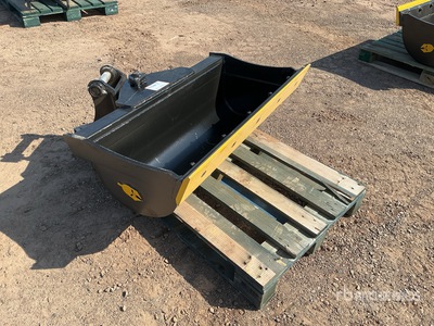 Trojan 35CL 42 in Q/C Hydraulic Tilting Excavator Bucket - Fits Cat 303/303.5/304, Case, New Holland, Kobelco SK35, Deere/Hitachi 35D/G (Unused)