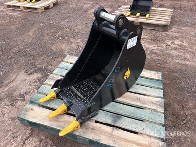 Trojan 50CL 18 in Q/C Digging Excavator Bucket - Fits Cat 305/305.5, Komatsu PC45/50/55, Hyundai R55, Hitachi/Deere 50D/G, Case, New Holland, Kobelco SK50, Bobcat E50/341/337 (Unused)