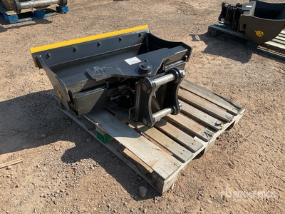 Trojan 50CL 42 in Q/C Hydraulic Tilting Excavator Bucket - Fits Cat 305/305.5, Komatsu PC45/50/55, Hyundai R55, Hitachi/Deere 50D/G, Case, New Holland, Kobelco SK50, Bobcat E50/341/337 (Unused)