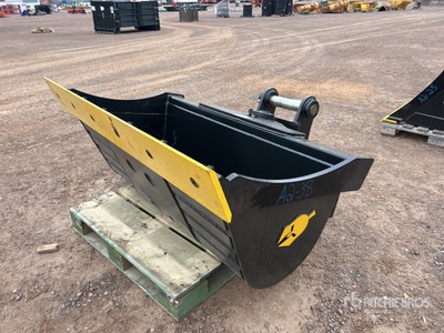 Trojan 120CL 60 in Q/C Hydraulic Tilting Excavator Bucket - Fits Cat 311/312/313/314, Kobelco 140, Deere/Hitachi ZX120/135, Case 130/135, Doosan DX140 (Unused)