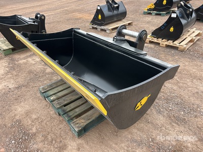 Trojan 200CL 72 in Q/C Hydraulic Tilting Excavator Bucket - Fits Cat 320/321/323, Hyundai R210, Komatsu PC200/220, Deere 160/200/225, Kobelco SK210, Case 210/225, Doosan DX225 (Unused)