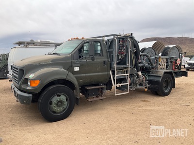 2003 Ford F-650 Super Duty Aircraft Refueling Truck