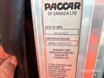 2014 Peterbilt 337 4x2 Camion fourgon