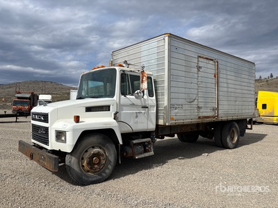 1993 Mack CS 300P 4x2 Van Truck