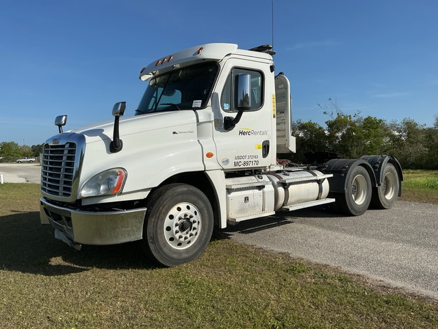 2018 Freightliner CA125DC 6x4 T/A Day Cab Truck Tractor 2018 Freightliner CA125DC 6x4 T/A Day Cab Truck Tractor